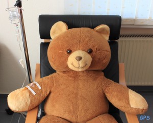 Teddy bekommt eine Infusion